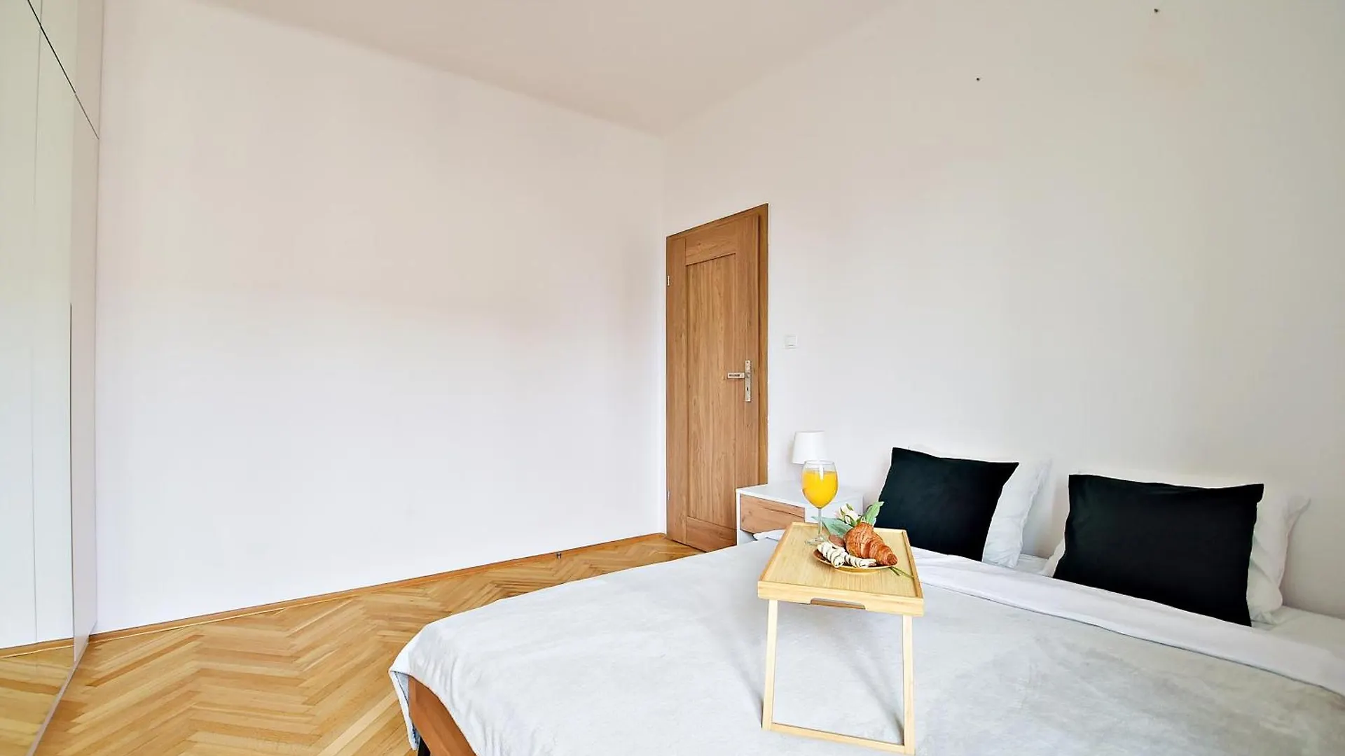 Warsaw City View Apartment - 63M2, Top Location, Workspace - By Rentujemy