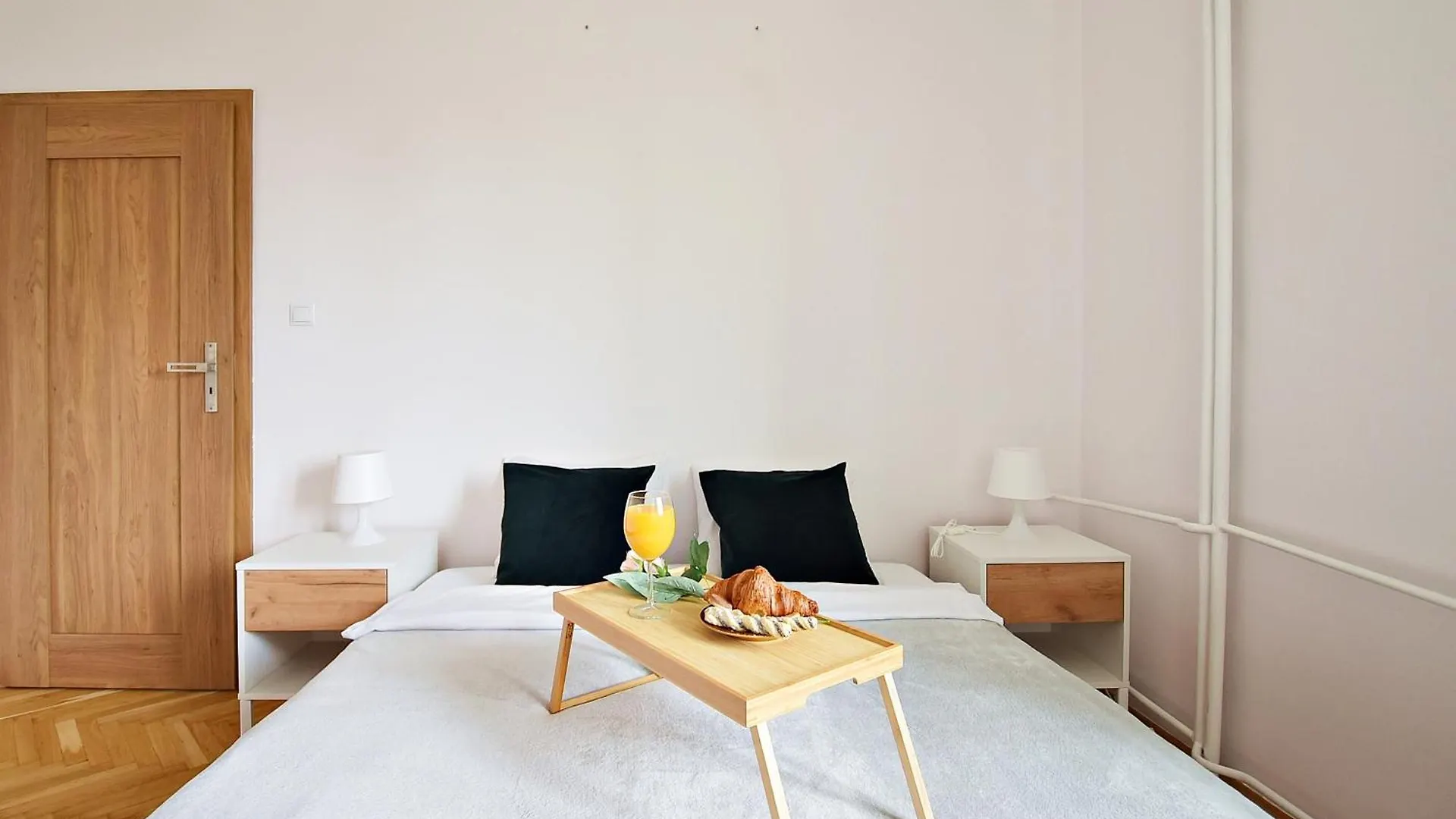 Warsaw City View Apartment - 63M2, Top Location, Workspace - By Rentujemy