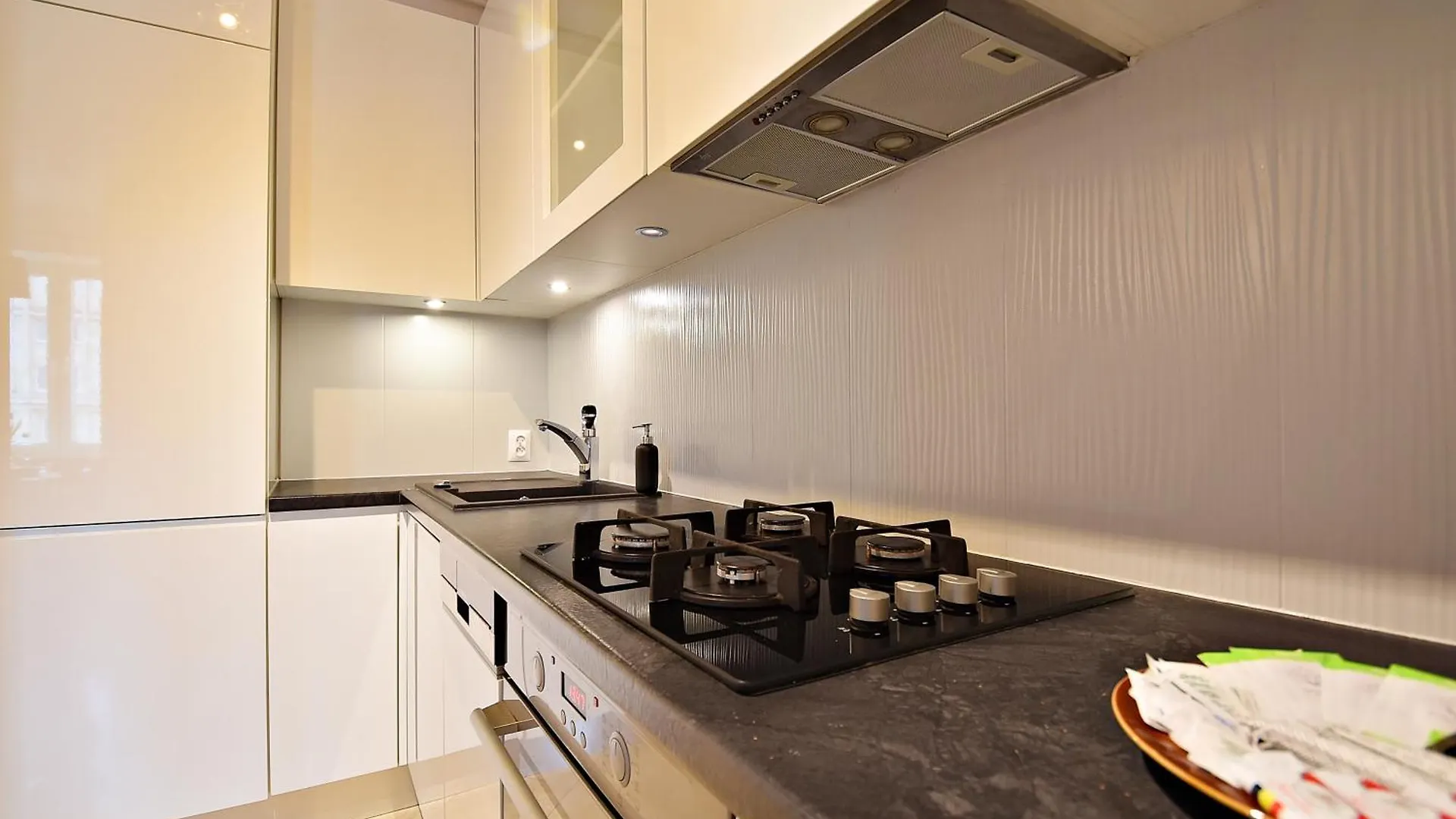 Warsaw City View Apartment - 63M2, Top Location, Workspace - By Rentujemy