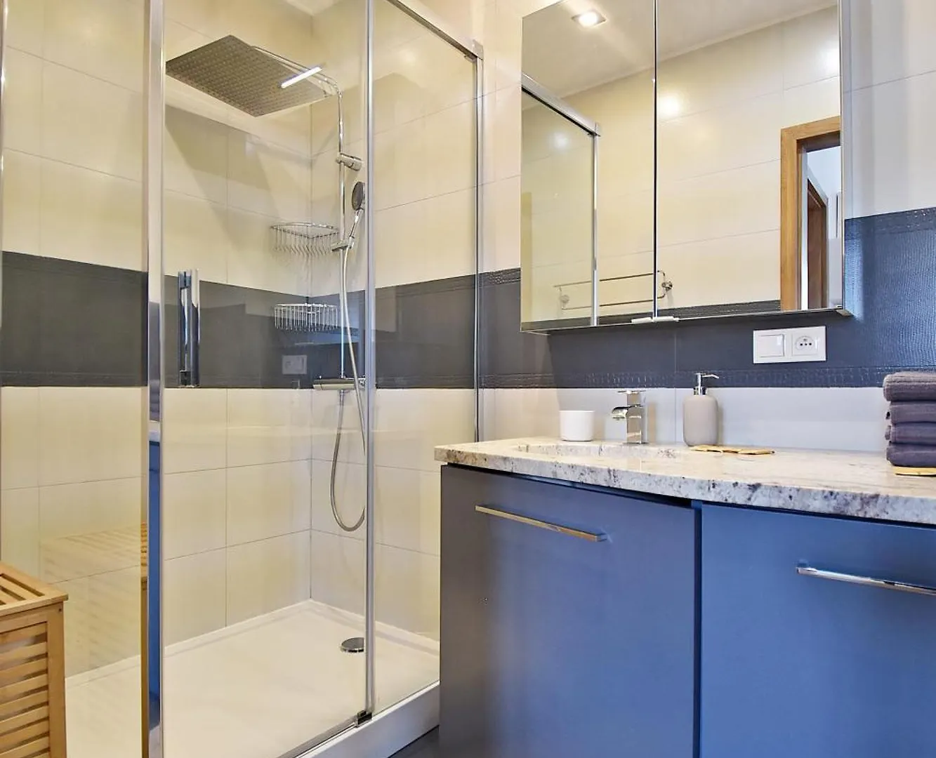 Warsaw City View Apartment - 63M2, Top Location, Workspace - By Rentujemy